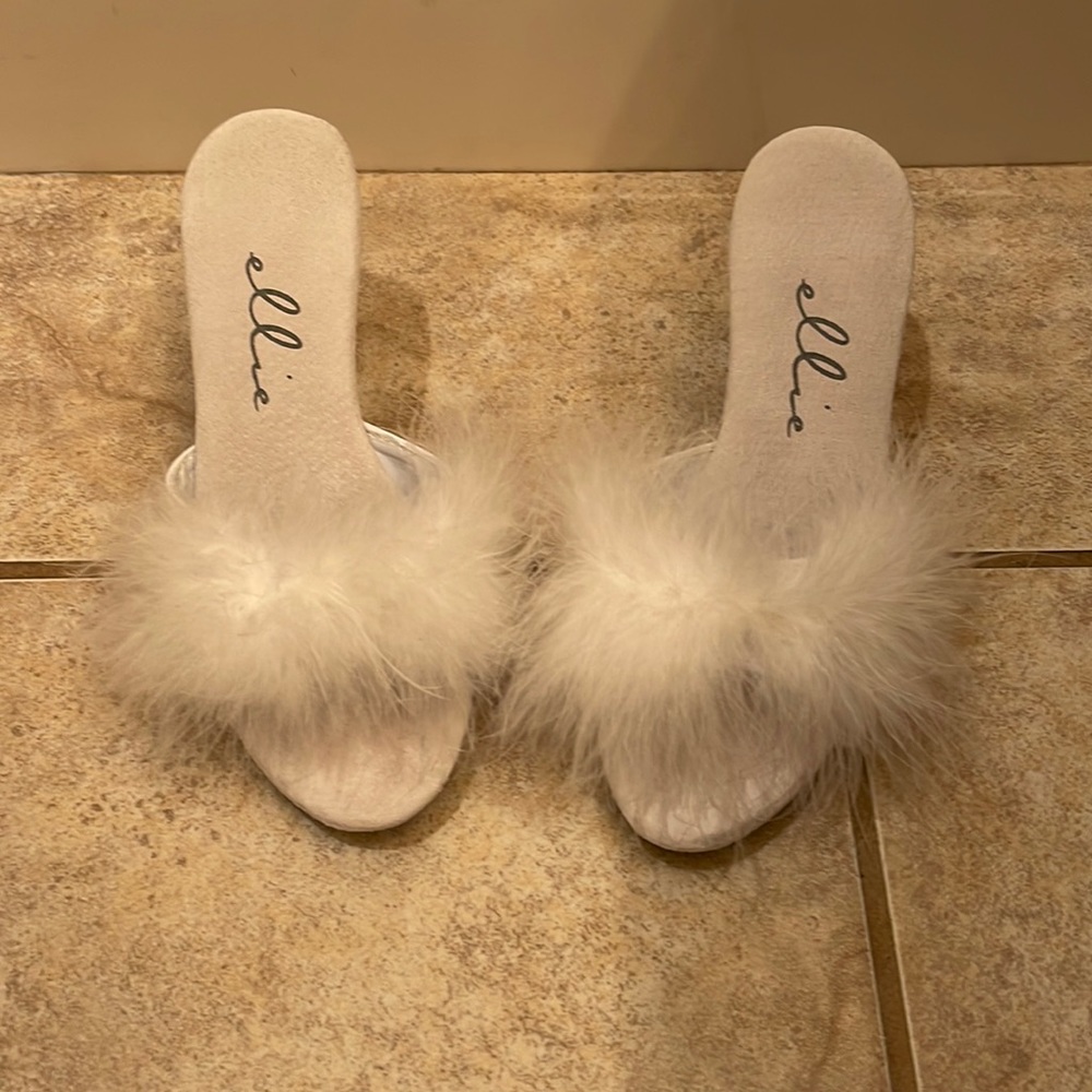 NWOT Ellie white shoes